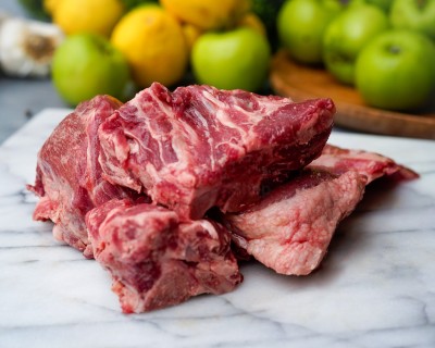 Свинина на кости охлаждённая 1 кг - купить в Парконмяках